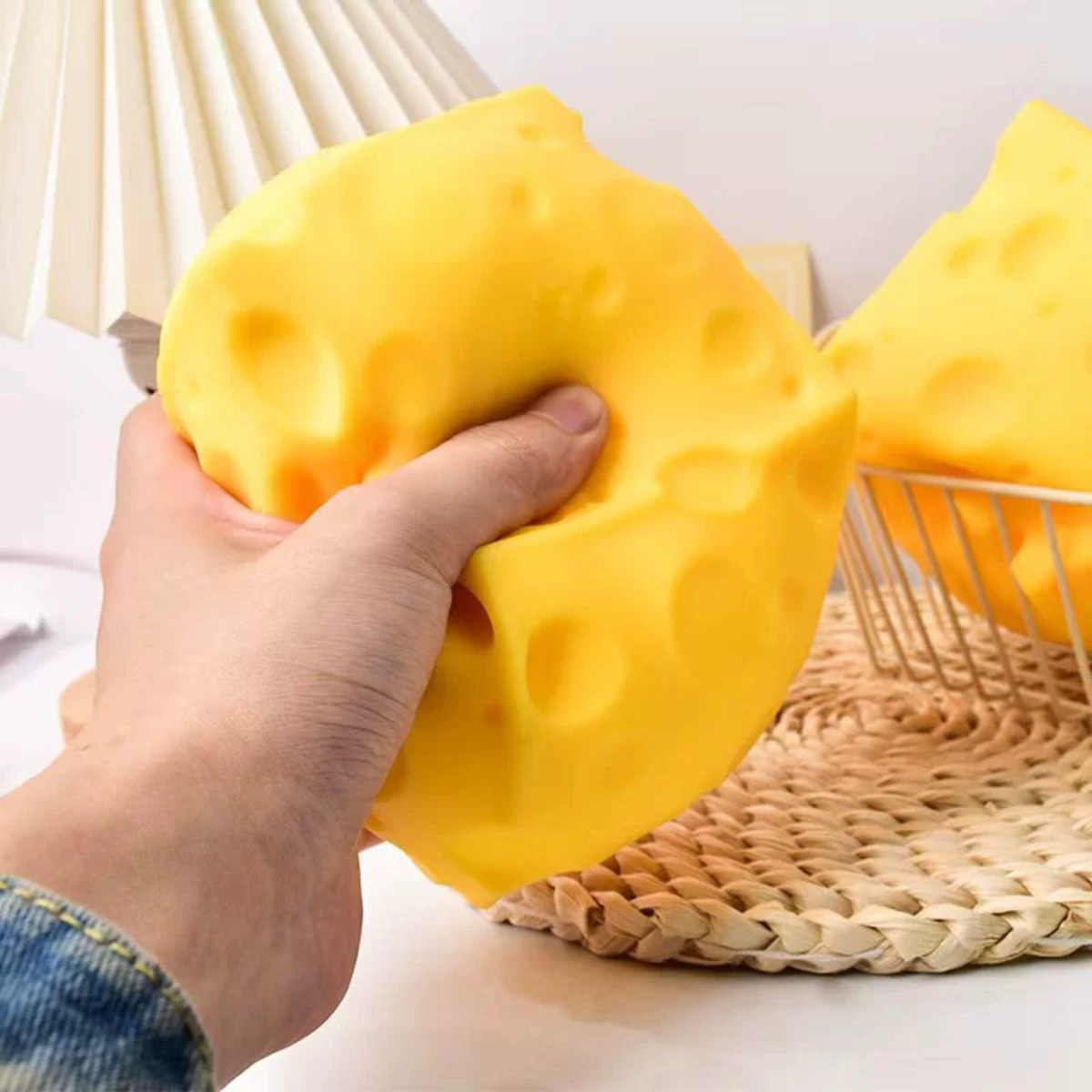Käse-Stressball Quetschspielze – Office Furniture Table Bewertung und Preis